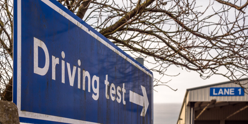 Sign with an arrow that says: driving test